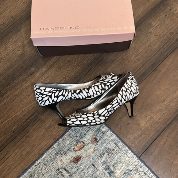 Bandolino open toe Shelley kitten heel black and white size 8 - Picture 2 of 9